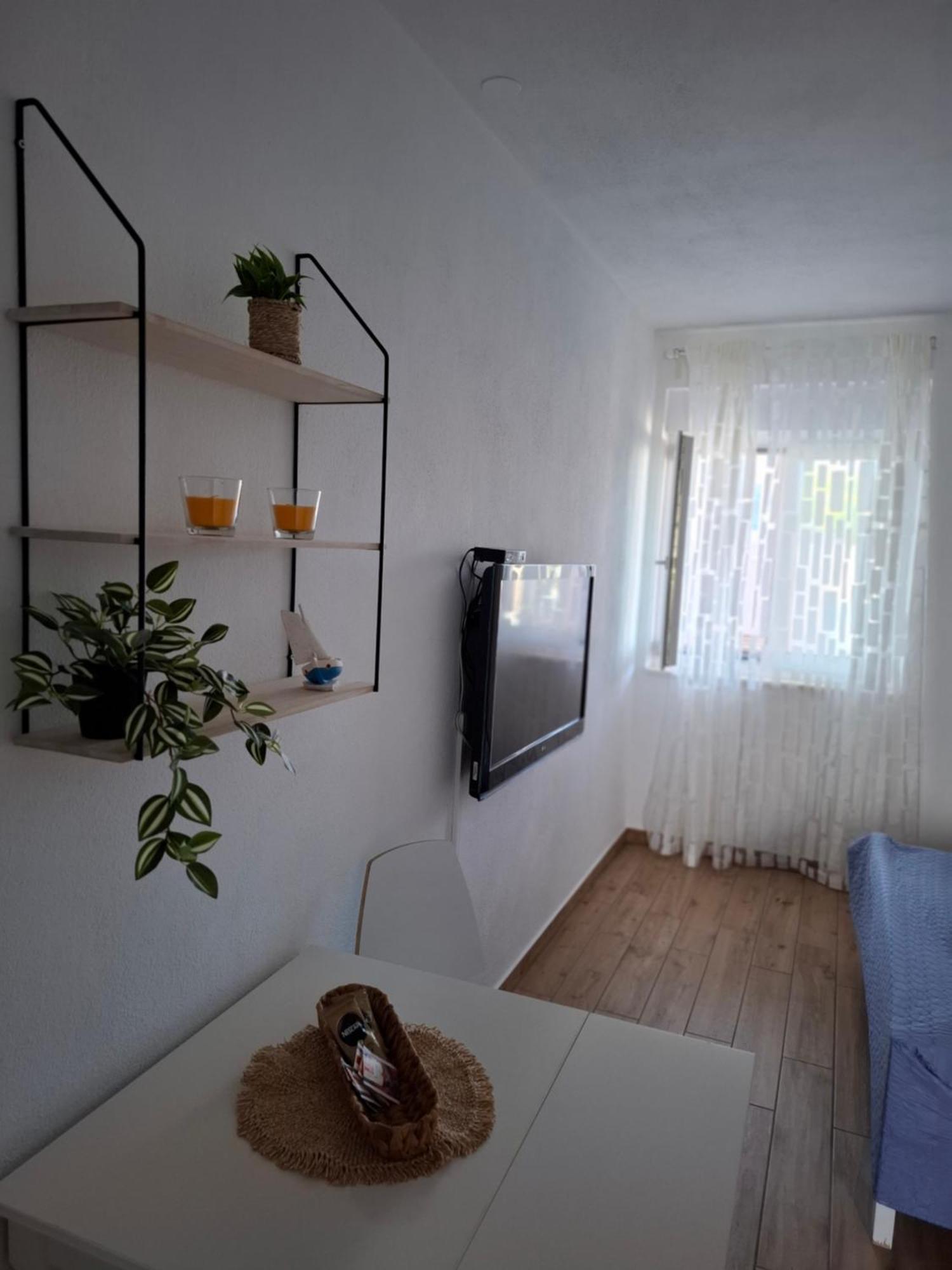 Viola Apartment & Free Parking Sibenik Bagian luar foto